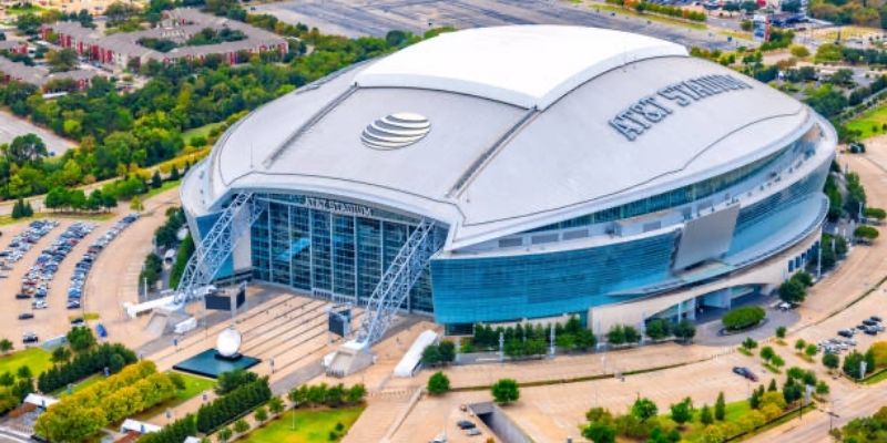 สนามกีฬา AT&T ตั้งอยู่ใจกลางเมือง Arlington ในรัฐ Texas