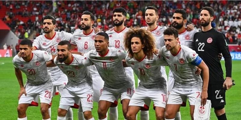 ตูนิเซีย - นกอินทรีแห่ง Carthage พร้อมโชนแสงใน WC กองทัพดาวเด่นของนกอินทรีแห่ง Carthage