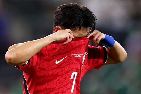 แอฟริกาใต้ 1-0 เกาหลีใต้: แอฟริกาใต้ผ่านเข้ารอบน็อกเอาต์ เกาหลีใต้เล่นได้ไม่ดีนักในการแข่งขันกับแอฟริกาใต้